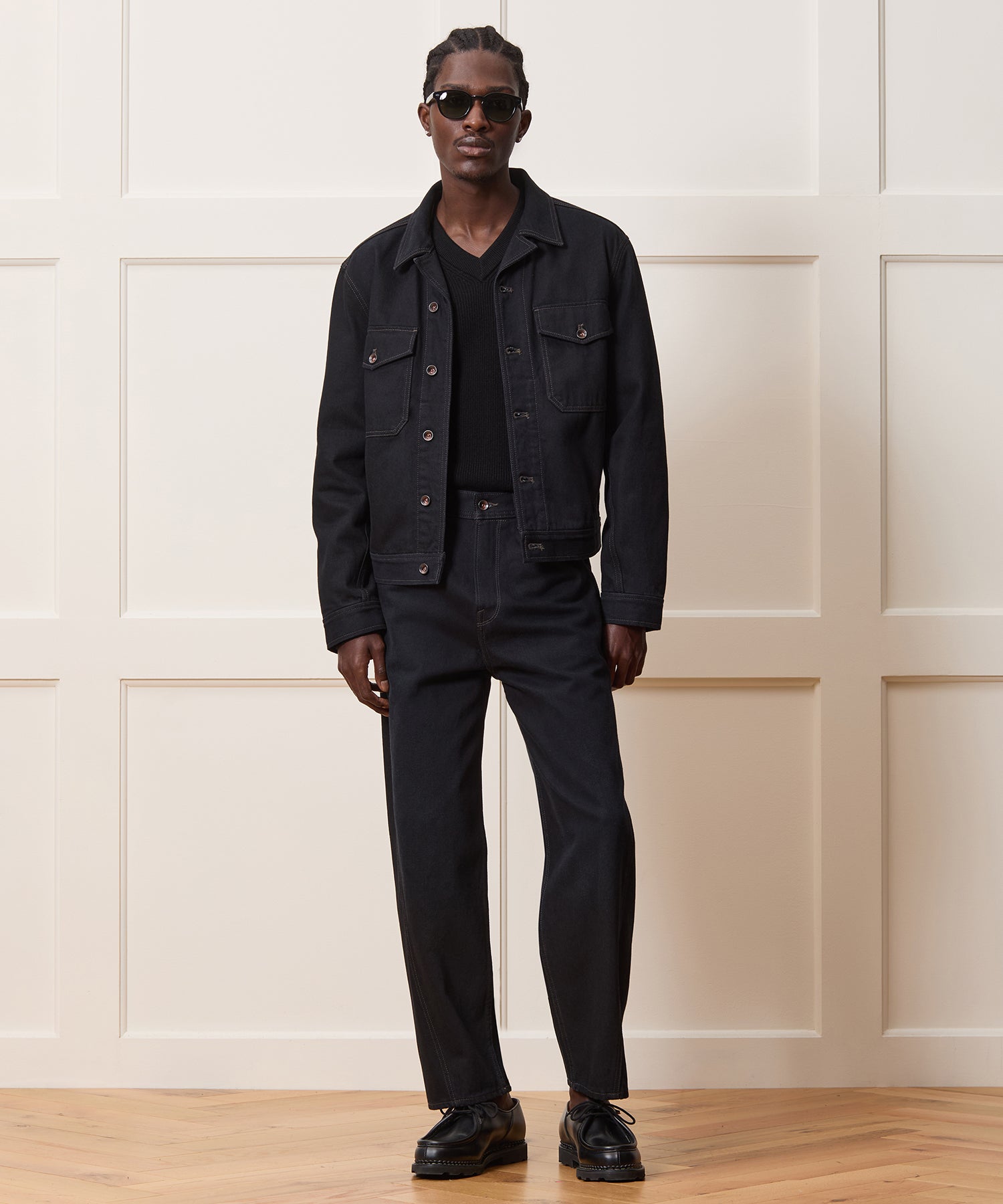 Relaxed Barrel Jean in Black - Image 3