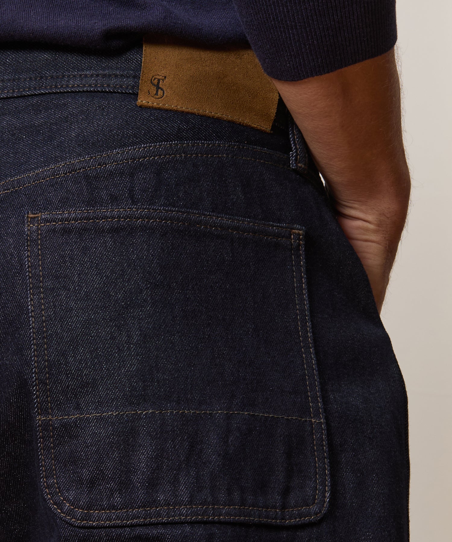 Relaxed Barrel Jean in Indigo Rinse - Image 5