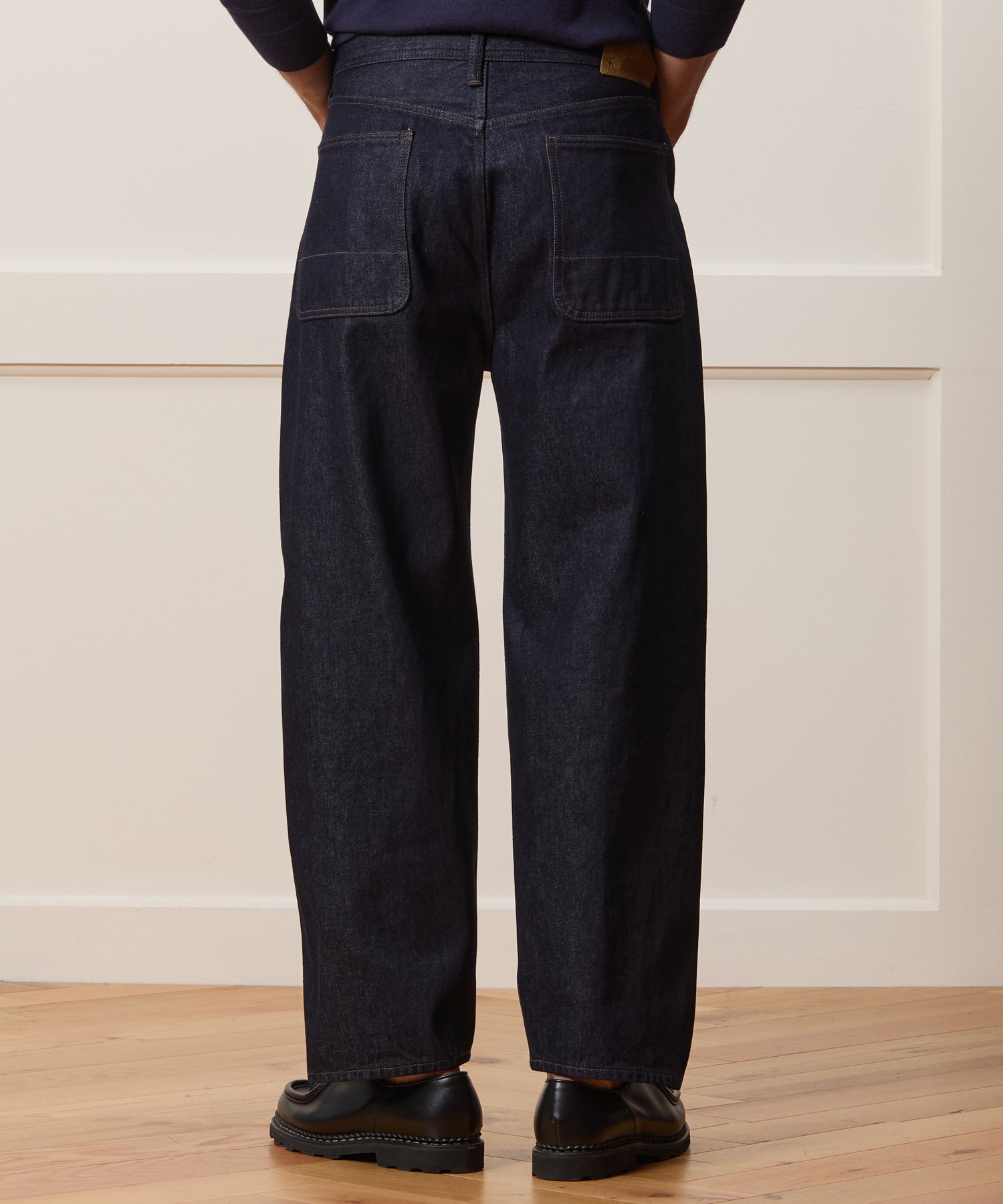 Relaxed Barrel Jean in Indigo Rinse - Image 4