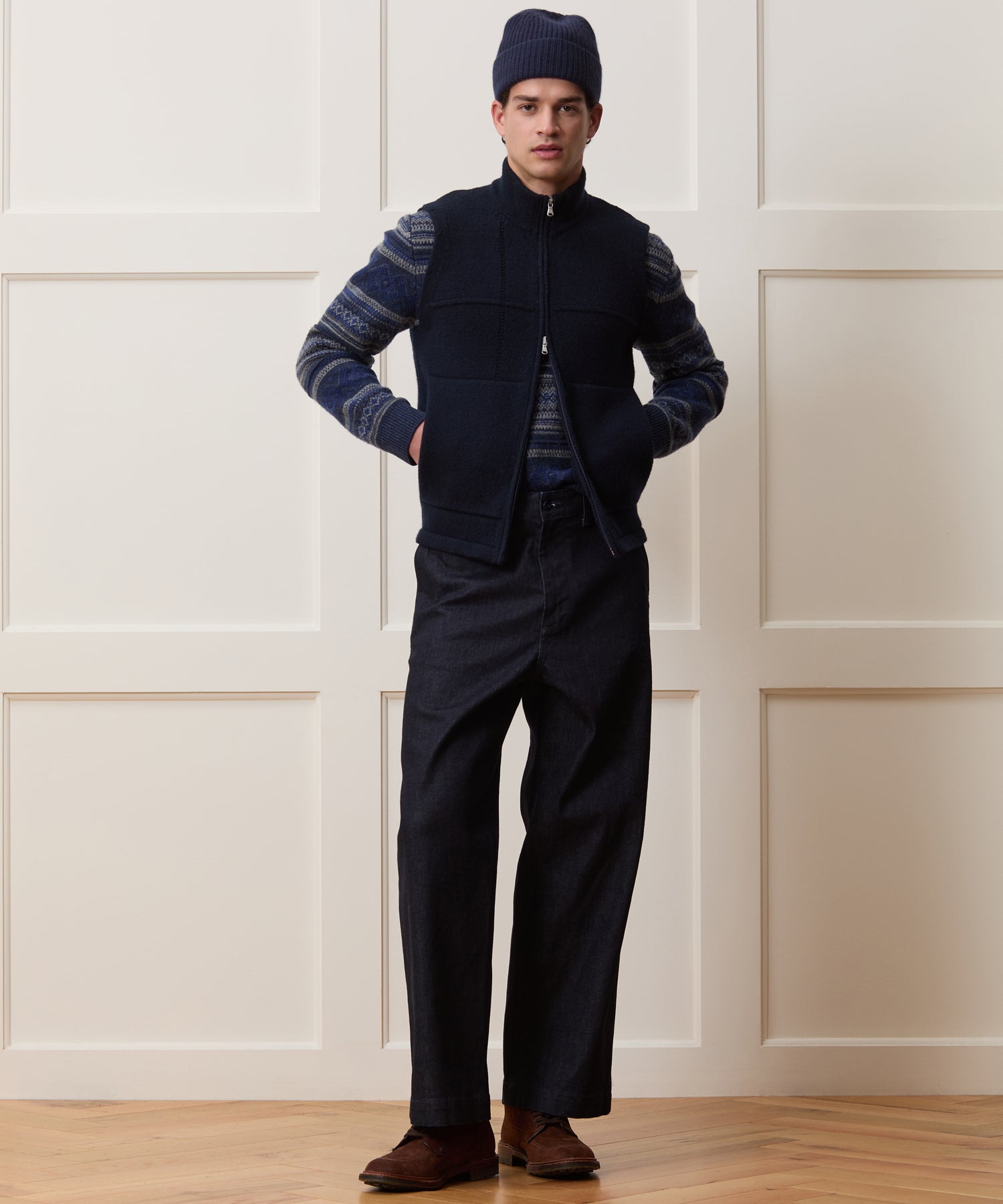 Inis Me??in Donegal Full Zip Vest in Navy - Image 3