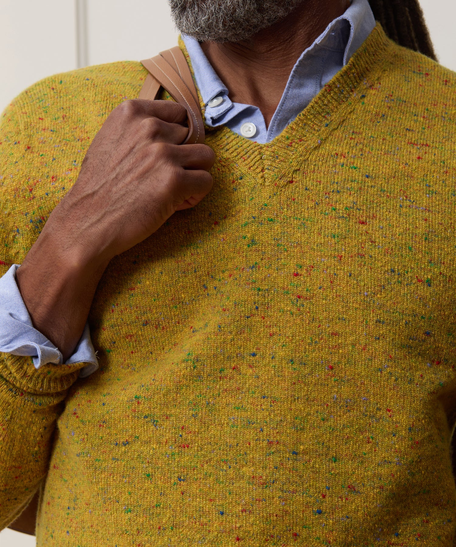 Inis Me??in Merino-Cashmere V-Neck Sweater - Image 4