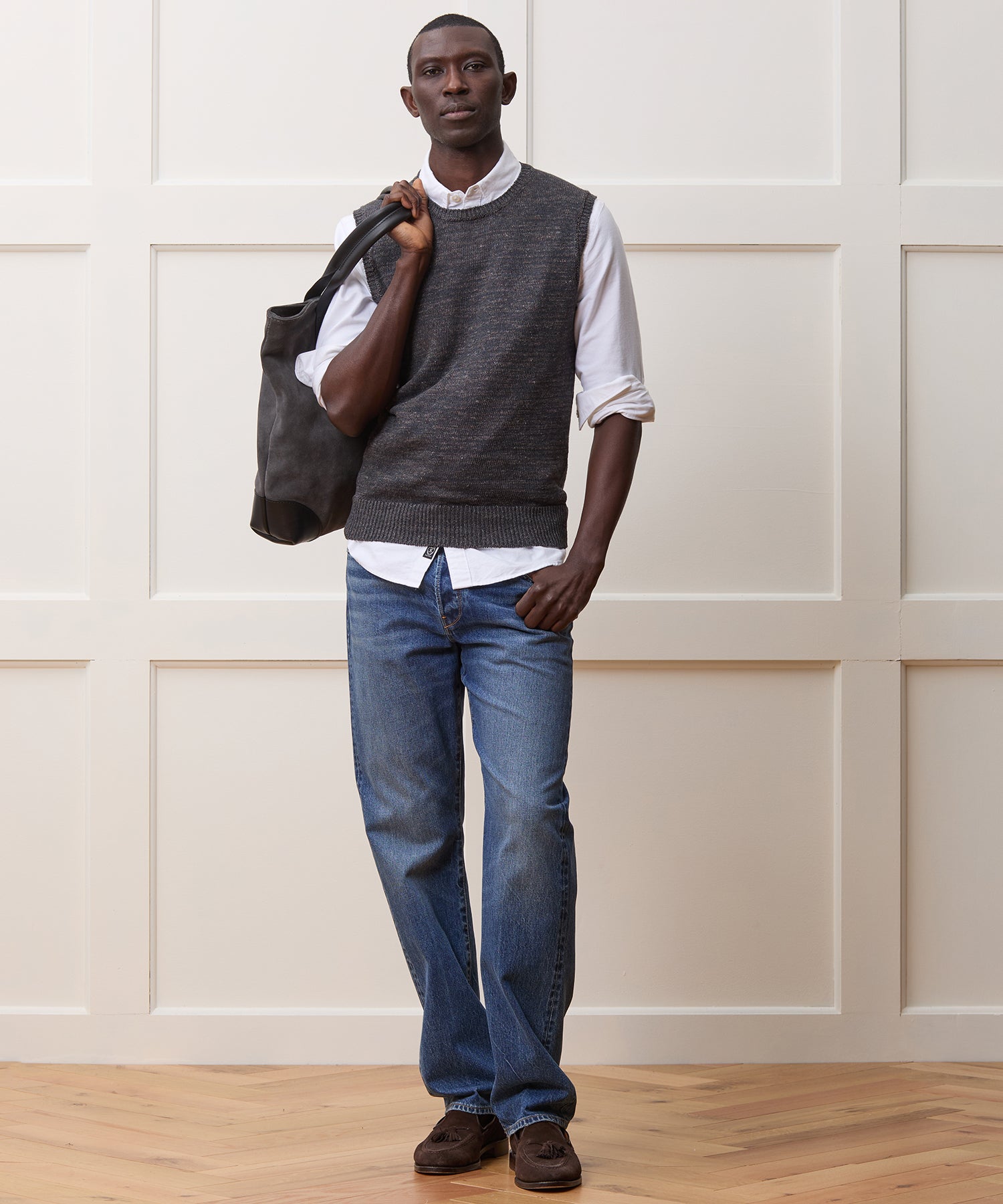 Inis Me??in Linen Crewneck Vest in Charcoal Marl - Image 3