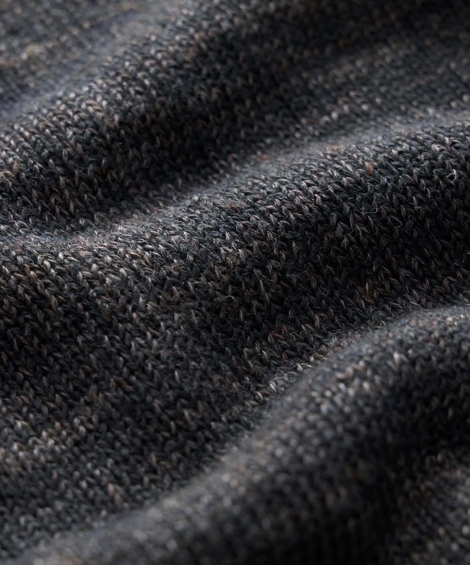 Inis Me??in Linen Crewneck Vest in Charcoal Marl - Image 6