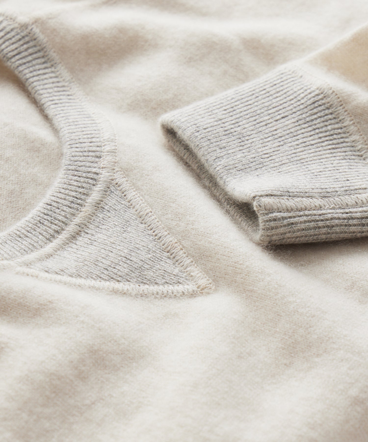Cashmere Sweatshirt in Oatmeal - Image 3
