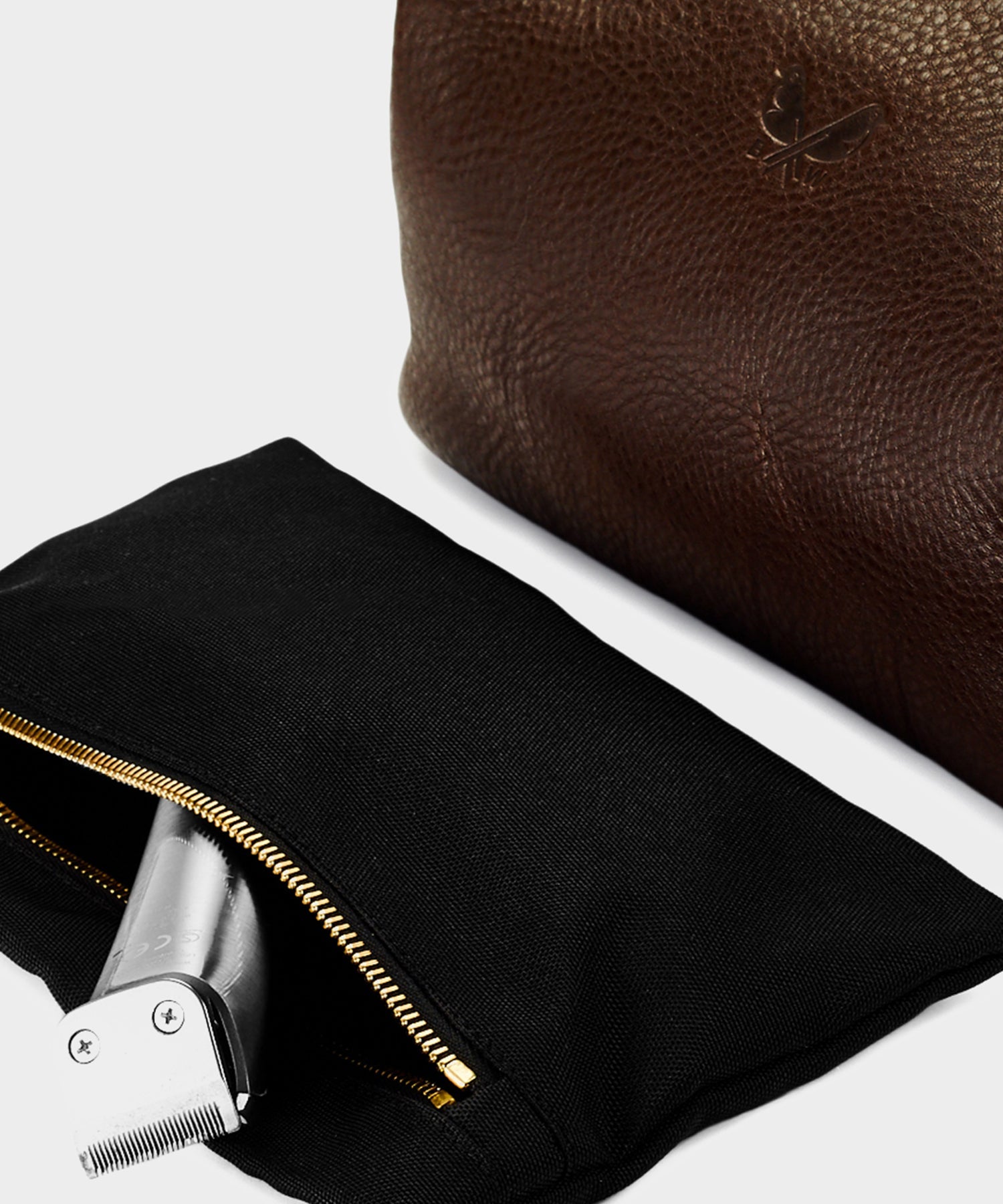 Bennett Winch Leather Washbag - Image 5
