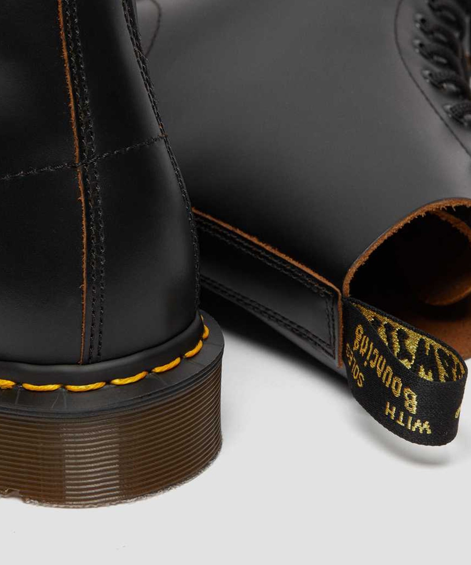 Dr. Martens Vintage 1460 Black Quilon - Image 4