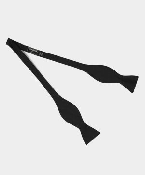 Italian Silk Bowtie in Black